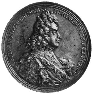 koronacyjny Augusta II Sasa, sygnowany GH (Georg Hautsch), wybity w 1697 r. w Norymberdze, Aw: Popiersiekróla w ozdobnej zbroi i płaszczu i napis wokół, Rw: Król przedstawiony jako Herkules depczący Hydrę i kobietaz insygniami koronacyjnymi symbolizująca Polskę i napis wokół: NEC ME LABOR ILLE GRABAVIT, w odcinku:HERCVLI SAXONICO.., napis na rancie: EN/VICIT.., H-Cz.2588 (inny napis na rancie), srebro 43 mm, 27.94 g (wagatalara), patyna i stan gabinetowy