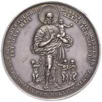 medal chrzcielny autorstwa Jana Buchheima, Aw: Chrystus z dzieckiem w ramionach, wokół trójka dzie..