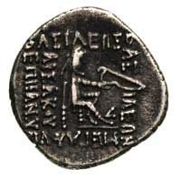 Mitradates II 123-88 pne, drachma, Aw: Popiersie króla w tiarze z gwiazdą w lewo, Rw: Król z łukie..