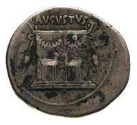 August 27 pne-14 ne, cystofor (3 denary), Aw: Popiersie w prawo, u dołu IMP. CAESAR, Rw: Ołtarz, p..