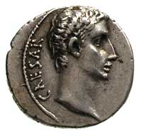 August 27 pne-14 ne, denar, Pergamon, Aw: Popiersie w prawo i napis CAESAR, Rw: Stojący byk i napi..