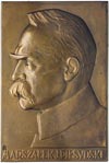 Józef Piłsudski-plakieta autorstwa J. Aumillera 1926 r.; Popiersie w bluzie brygadiera skierowane ..