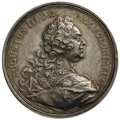 August III - medal nagrodowy autorstwa Wermuth’a 1743 r., Aw: Popiersie króla w prawo, poniżej sygnatura, w otoku napis AUGUSTUS III D.G. REX POLONIARUM, Rw: Stół na nim przewieszony order Orła Białego, poniżej data MDCCXXXXIII 3.AUG, w otoku napis DE REGE ET REPUBLICA BENE MERENTIBUS, H-Cz. 2766, srebro 52.5 mm, 58.08 g