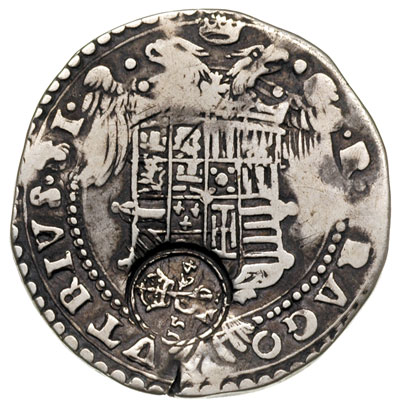 złoty polski (30 groszy) kontrasygnowany w 1564 r. na patace (półtalarze) neapolitańskiej cesarza Karola V z lat 1552-1554. Kontrasygnatura: 15 SA 64, Wilno lub Tykocin (badacze nie są zgodni), Aw: Popiersie i napis CAROLVS V ROMA IMP, Rw: Tarcza herbowa i napis R ARAGO VTRIVS SI, okrągła kontrmarka, srebro 14.48 g, patyna, moneta pochodziła z pierwszej spłaty wierzytelności królowej Bony, odzyskanej przez Zygmunta Augusta (tzw. sum neapolitańskich pożyczki udzielonej przez królową Bonę Filipowi II hiszpańskiemu). Kontrasygnowane w mennicy wileńskiej pataki Karola V są bardzo rzadkie, a pataki Filipa II ekstremalnie rzadkie. Ivanauskas nie notuje takiej odmiany napisowej