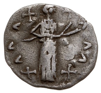 Słowiańskie naśladownictwo denara rzymskiego, Aw: Głowa w prawo, wokoło imitacja napisu, Rw: Postać (wzorowana na Pax) stojąca w prawo, wokoło imitacja napisu, srebro 2.07 g, patyna