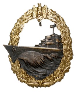 Odznaka bojowa Kriegsmarine, brąz złocony 53.5 x 45 mm, zapięcie na agrafkę, na stronie odwrotnej nazwa wytwórcy Schwerin / Berlin 68, Detlev Niemann 7.09.07.a, bardzo ładnie zachowana, rzadka