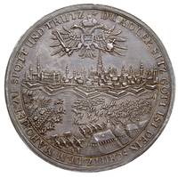 medal upamiętniający bitwę pod Wiedniem w 1683 r., Aw: Wiedeń oblegany przez Turków, powyżej dwugł..