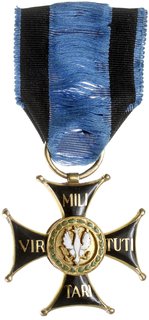 Krzyż Kawalerski Orderu Virtuti Militari III klasa, 1923, wykonany z blachy srebrnej złoconej 44 x 44 mm, emalia, na stronie odwrotnej tłoczony nr 132, wstążka z 1921 roku wykonana w firmie Huguenin z Le Locle w Szwajcarii, Jeziorowski/Łuczak