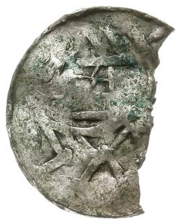 naśladownictwo denara krzyżowego z kapliczką, 1.11 g, obłamany, dość ciężki jak na taki fragment naśladownictwa, zielona patyna
