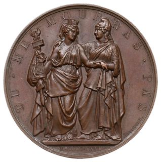 Bohaterskiej Polsce - medal autorstwa Barre’a, wybity nakładem Komitetu Brukselskiego w 1831 r., Aw: Dwie postacie w strojach antycznych - Polonia ze sztandarem i podtrzymująca ją Belgia w czapce frygijskiej, wokoło TU NE MOURRAS PAS i sygnatura medaliera, Rw: Napis A / L’ HEROIQUE / POLOGNE, powyżej wieniec z gwiazdek, poniżej skrzyżowane gałązki laurowa i palmowa oraz znak lewek, miedź 51.5 mm, H-Cz. 3831, patyna