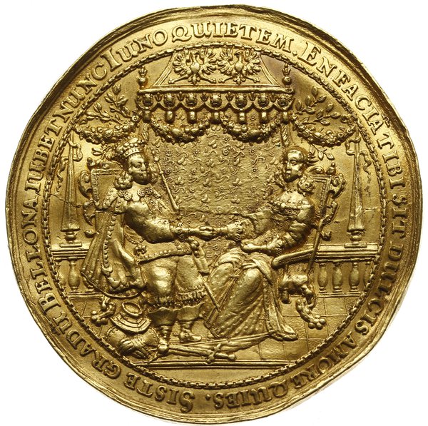 medal zaślubinowy z Ludwiką Marią, autorstwa Jan Höhna sen. wybity w Gdańsku w 1646 r., Aw: Król i królowa siedzący na tle ozdobnego baldachimu, u góry dwa orły, napis w otoku: SISTE GRADU BELLONA.., Rw: Pod herbem Gdańska poziomy napis FATA POLO VENIUNT., w otoku: VALADISLAO IV POLONIAE.., złoto 55.12 g, 55 mm, H-Cz.17585 (R6), Racz.125, Marian Gumowski Medale Władysława IV Wazy Kraków 1939, poz. 96, bardzo rzadki i piękny medal znany wyłącznie w złocie w kilku wielkich kolekcjach, lekko pofalowana powierzchnia i uszkodzenia rantu, stara patyna
