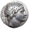 tetradrachma 246-226, Ekbatana; Aw: Głowa króla w prawo; Rw: Apollo siedzący na kamieniu omphalos ..