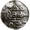 denar 955-973, mincerz Bera; Krzyż z czterama potrójnymi kulkami w kątach / Dach kaplicy, pod nim ..