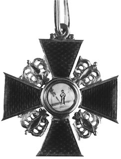 krzyż Orderu Św. Anny (IV klasa) lata 80-te XIX w., złoto (punca na uszku i ĘO na ramieniu pod emalią), emaliaczerwona, biała, niebieska i różowa, 34.5 x 34.5 mm, bez wstążki, ślady lutowania na ramieniu