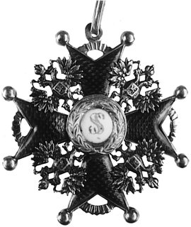 krzyż Orderu Św. Stanisława (III klasa) lata 80-te XIX w., złoto (punca 56 na uszku i litery ĘO na ramieniu), emaliaczerwona, biała i zielona, 39.5 x 39.5 mm, ubytki emalii