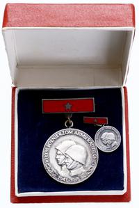 Polska, medal Polacy w Szeregach Armii Czerwonej 1941-1945 z miniaturą