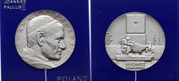 Polska, medal z Janem Pawłem II z wizyty w 1979 r Oświęcimu