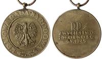 Medal Zwycięstwa i Wolności 1945, Aw: Orzeł i na