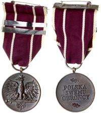 Polska, Medal za Wojnę 1918-1921 i Medal Polska Swemu Obrońcy -dwie odmiany jasny i ciemny brąz