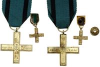 Krzyż Partyzancki z miniaturą, Krzyż, na środku 