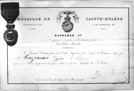 medal św. Heleny wraz z dokumentem nadania i aktami zawierającymi opis przebiegu służby porucznika 4 KompaniiLekkiej Artylerii Pieszej