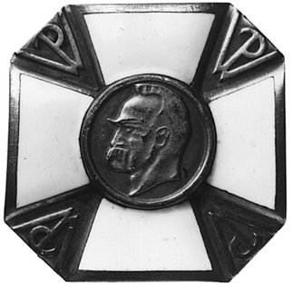 odznaka komendancka Przysposobienia Wojskowego, Aw: Krzyż równoramienny z białą emalią, w środku głowaPiłsudskiego, między ramionami krzyża stylizowane litery PW, Rw: Znak grawerski P.U.W.F.i P.W, 2 N WAR-SZAWA/A. NAGALSKI 301/ og, na nakrętce napis: I KRAJ. MEDALJERNIA/ A NAGALSKI WARSZAWABIELANSKA 16, tombak złocony, biała emalia, wyśmienity stan zachowania