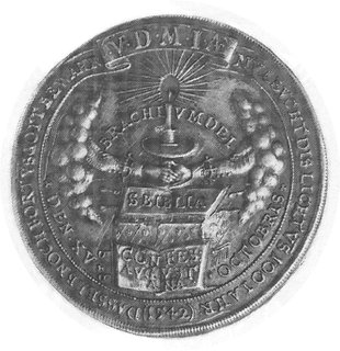 medal wybity w setną rocznicę przyjęcia Wyznania Augsburskiego w 1642 r., Aw: Nad ołtarzem i Biblią dwiepołączone dłonie, trzymają płonącą świecę i napis: BRACHIVM DEI COFES AVGVSTANA, wokół napis:LEVCHT.., Rw: Pod herbem Ratyzbony data 1642 i napis poziomy: XV OCTOB.DASF/BELFEST.. srebro40.5 mm, 18.78 g.