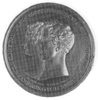 medal autorstwa F. Königa z okazji zaślubin pruskiego następcy tronu (Kronprinza) z księżniczką Elżbietą LuiząBawarską, Aw: Popiersia młodej pary w lewo i napis, pod popiersiami sygn. G.LOOS DIR., F. KONIG FEC, Rw:Skrzydlate bóstwo (Hymen) koronuje parę w strojach rzymskich, wokół napis