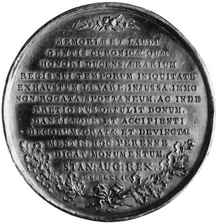 medal sygnowany IPHF (Jan Filip Holzhaeusser) wybity w 1774 r. na pamiątkę przekazania w 1773 r. przez księstwokurlandzkie skarbowi Rzeczypospolitej sumy 50.000 talarów. Na medalu herb marszałka sejmu krajowego KurlandiiErnesta Wilhelma Brueggena ogromnie zasłużonego w tej sprawie, Aw: Trzy owalne tarcze herbowe połączonewstęgami i gałązkami palmowymi, w środku mała tarczka loży wolnomularskiej w Mitawie, wokół napis: NONDISSOLVENDA.., Rw: Napis w 13 poziomych wierszach, powyżej wiązanka kwiatów, poniżej dwie gałązki,H-Cz.3165 R3, srebro 60 mm, 77.86 g., tło przeczyszczone
