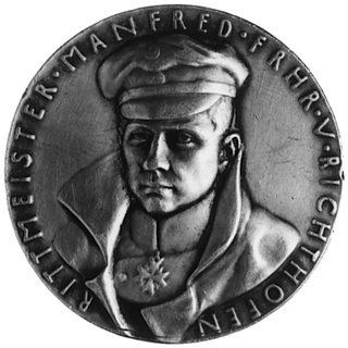medal Karla Goetza wybity w 1918 roku poświęcony słynnemu lotnikowi Manfredowi von Richthofenowi, Aw:Popiersie barona i napis, Rw: Orzeł na tle płyty nagrobnej i napis, na rancie: BAYER HAUPTMUNZAMTFEINSILBER, Kienast 288, Slg.Wolf 153, srebro 36.7 mm, 19.48 g.