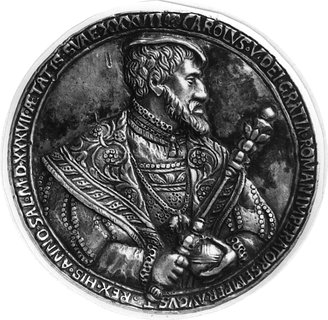 medal lany i cyzelowany autorstwa Hansa Reinhardta wykonany w 1537 r., Aw: Popiersie cesarza w uroczystym strojuz jabłkiem i berłem w rękach i napis wokół, Rw: Ukoronowany dwugłowy orzeł z tarczą herbową na piersiach