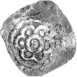 Fryderyk I 1152-1190, fenig, Aw: Fragment postaci cesarza na majestacie z globem i berłem w dłoniach, Rw: Litera S w kole, wokół 6 łuków z ośmiopromiennymi gwiazdkami, na zewnątrz ornament z łuków z kulkami w środku, Slg Gaettens 1502, zaokrąglony czworobok 22.6 x 21.9 mm, 0.92 g., ślady przyklejenia drugiej monety, rzadki