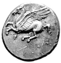 Korynt, stater 330-300 pne, Aw: Pegaz lecący w lewo, Rw: Atena w hełmie korynckim w lewo, z prawej..
