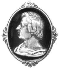 Fryderyk Chopin- medalion; Popiersie w lewo w ozdobnej ramce, w tle czarna emalia, na odwrocie nap..