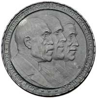 intromisja Rady Regencyjnej w Warszawie- medal autorstwa Jana Raszki 1917 r., Aw: Klęczące postaci..