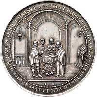 medal chrzcielny autorstwa Jana Buchheima, Aw: Chrystus z dzieckiem w ramionach, wokół trójka dzie..