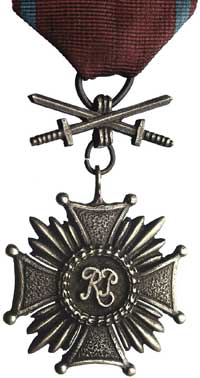 Brązowy Krzyż Zasługi z Mieczami wraz z miniaturką, baretką i legitymacją nadany st. sierżantowi W..