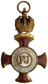Krzyż Zasługi z Koroną, brąz złocony, punca gwiazdka, nazwa wytwórcy WILH.KUNZ.WIENE, brak wstążki