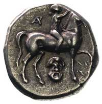 KALABRIA-Tarent, stater 272-231, Aw: Nagi młodzieniec na koniu w prawo, poniżej głowa Pana, Rw: Ta..
