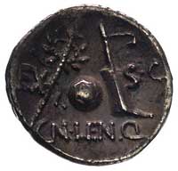 Cn. Lentulus 76-75 pne, denar, Aw: Geniusz Ludu Rzymskiego, u góry litery G.P.R., Rw: Glob ziemski..