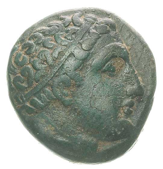 MACEDONIA, Filip II 359-336 pne, AE-16, Aw: Głowa Apollina w prawo, Rw: Nagi młodzieniec na koniu w prawo, napis, u dołu. Szaivert-Sear 6833, piękna zielona patyna
