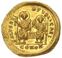 Teodozjusz II 402-450, solidus, Konstantynopol, Aw: Popiersie w zbroi i hełmie na wprost na wprost..