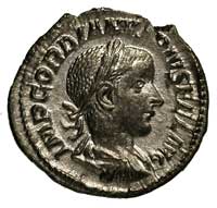 Gordian III 238-244, denar, Aw: Popiersie w prawo, Rw: Gordian w militarnym stroju, RIC 115, rzadk..