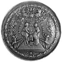 medal zaślubinowy z dorobioną później datą 1618 - Jan Höhn Starszy (1607-1664), Aw: Amor na grzbie..