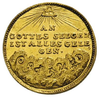 dukat górniczy 1709 ze złota w kopalni we Freibergu, Aw: Napis nad stokiem góry z symbolami 7 planet, Rw: Narzędzia górnicze i napis, złoto 3.43 g, Fr. 2834