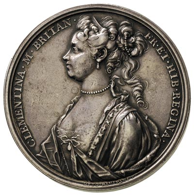 Klementyna Sobieska wnuczka Jana III i żona Jakuba Stuart’a, pretendenta do tronu Anglii - medal autorstwa Otto Hammeraniego wybity na pamiatkę ucieczki księżniczki z Innsbrucku do Rzymu w 1719 r, Aw: Półpostać w lewo i napis CLEMENTINA M BRITAN - FR ET HIB REGINA, Rw: Księżniczka w rydwanie pędzącym w lewo, napisy powyżej w półkolu i w odcinku na dole, H-Cz. 5960, srebro 47 mm, 49.17 g
