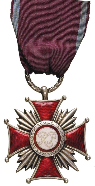 Srebrny Krzyż Zasługi, srebro 42 x 42 mm, emalia, wstążka