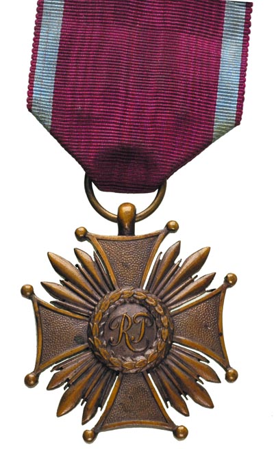 Brązowy Krzyż Zasługi, brąz 41 x 41 mm, wstążka,
