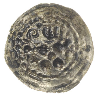 Mieszko III 1173-1202 lub synowie, brakteat herbajski, Postać na wprost z pastorałem po prawej, srebro 0.15 g, Str. 130, lakierowany na odwrocie, śladowa patyna, rzadki