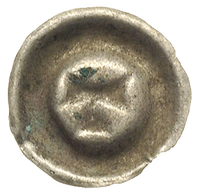 brakteat XIII/XIV w., Litera T, 0.24 g, Dbg. 96, ślady zielonej patyny